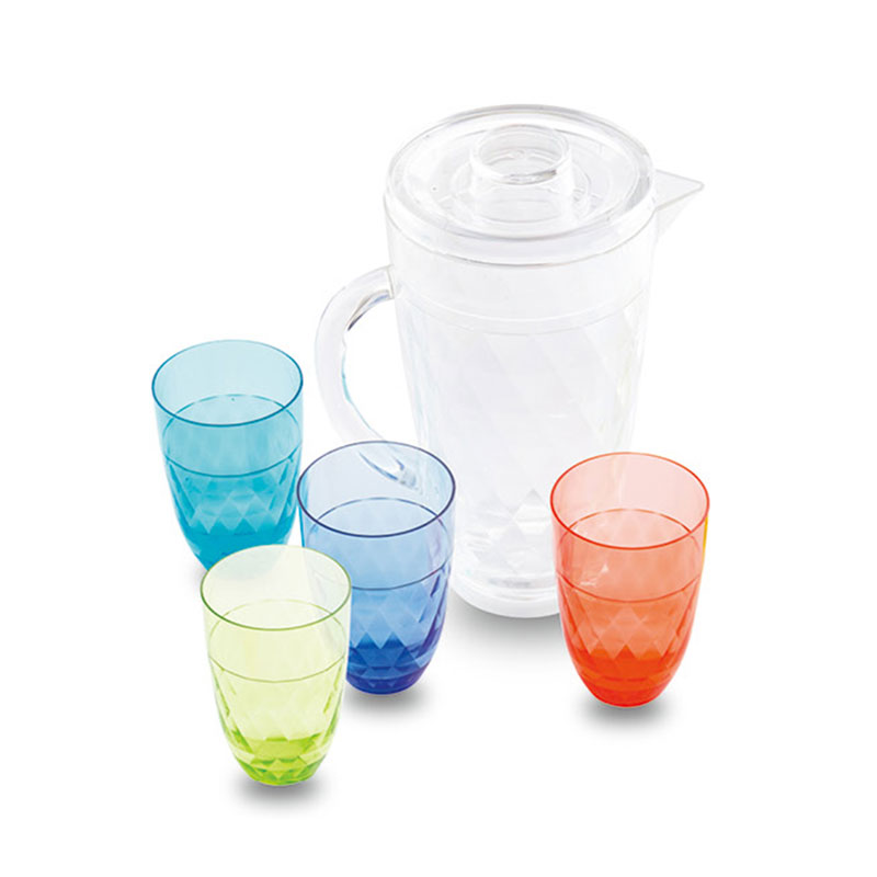 Dzbanek z czterema filiżankami